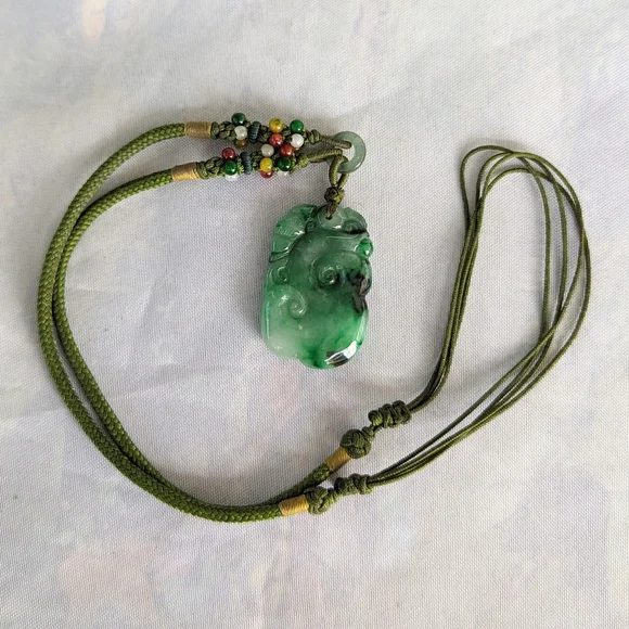 Green Jade Pendant Necklace - Picture 4 of 4